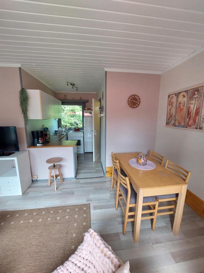 Le Petit Chalet - Bungalow Waulsort ภายนอก รูปภาพ